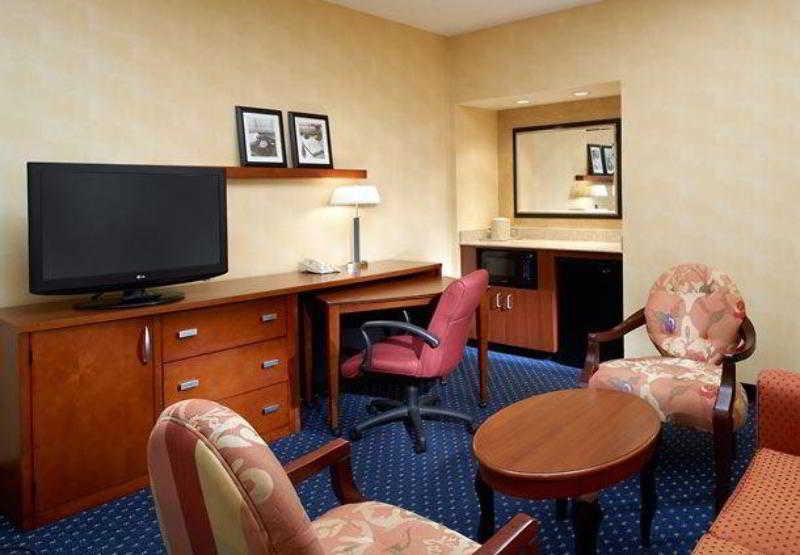 Courtyard Columbus Worthington Quarto foto