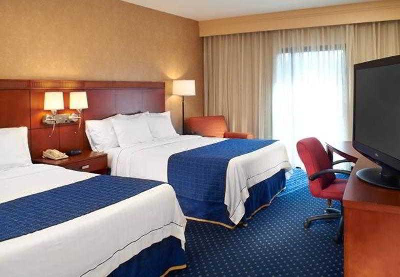 Courtyard Columbus Worthington Quarto foto